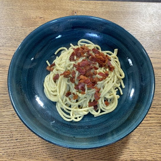 Spaghetti mit Zucchini und krossem Speck