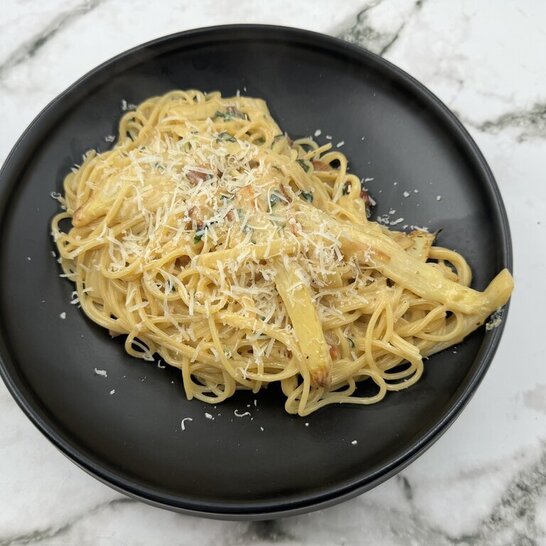 Spaghetti mit weißem Spargel „Carbonara Style“